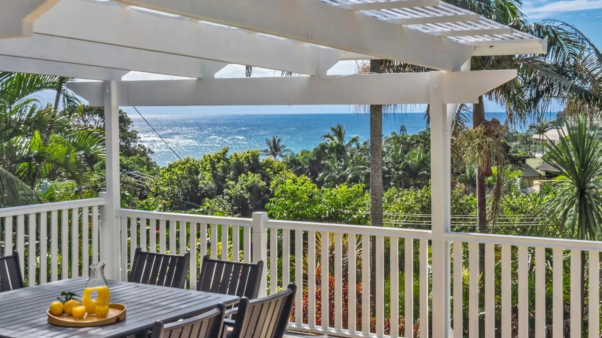 Upper Decks Villa Byron Bay